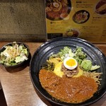 SPICY CURRY 魯珈 - 激辛！シナモンビーフマサラのろかプレートとぷちサラダ