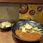 SPICY CURRY 魯珈 - 激辛！シナモンビーフマサラのろかプレートとぷちサラダ