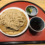 juuwarisobamotoya - 〆のざるそばハーフ。400円にしては十分な量で蕎麦湯もいただける。