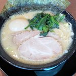 横浜家系ラーメン 鶴乃家 - 豚骨醤油＋味玉