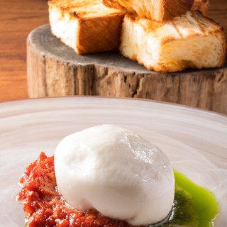 話題のブラータチーズやフレッシュケールを楽しむコースがお得！