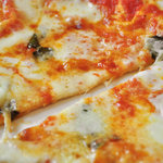 トラットリア ラ スクーデリア - ピッツァのアップ