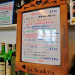 トラットリア ラ スクーデリア - 店名入りの額に入ったホワイトボート