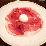 パルテノペ - 生ハムとモッツァレラ