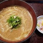 椿 - カレーうどんと漬物