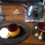 タビリオン コーヒーアンドブックス - カスタードプリン＋紅茶