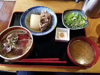 Gonkichi - 和牛タタキ味噌漬け丼とブリ大根
