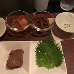 純米酒とお出汁 雲母 - お通し。稚鮎のコンフィは食べちゃったあとです。