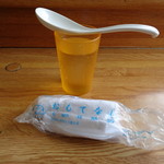 ラーメン そら - おしぼりは給水器の下に