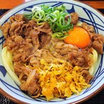 丸亀製麺 - 牛すき釜玉うどん並