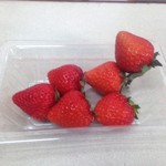 ななっこ - サプライズサービスのイチゴ。