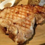 ラ プランシュ - 富士幻豚Ｔボーンステーキと付け合せの肉
