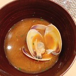 すし人　酒伊 - 見事なアサリの赤出汁