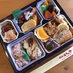 おこわ　よしき - 料理写真:お花見用に1,500円で特注した弁当 桜のおこわも入ってました。