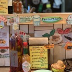 ナナイロパスタ - この賑やかなPOPがナナイロさんを彩っています♪