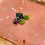 すし人　酒伊 - 最後お茶うけの黒豆と抹茶チョコ