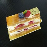 106538765 - ミルフィーユ・オ・フランボワーズ＠500円
