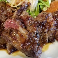 ブルーキッチン 堺筋本町店 - 黒毛和牛のサービスステーキ定食 ¥880
