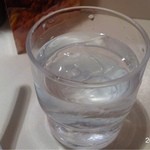 すわき後楽中華そば - このお水が、気に入りません。いつも水道水の入れ直し頼みます。