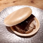 炭火割烹 白坂 - ヘーゼルナッツ　コーヒーゼリー　チョコフレークの最中