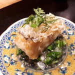 炭火割烹 白坂 - 甘鯛の鱗焼き　菜の花　新玉ねぎ餡