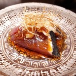 炭火割烹 白坂 - 焼津鰹のたたき　揚げ葱　黄にら