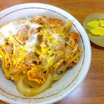 あけぼの食堂 - カツ丼  お新香付き