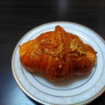 ころんのさんぽ - チーズクロワッサン