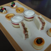 ザ タヴァン グリル＆ラウンジ - 