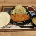 とんかつ大学 - ロースかつ定食690円