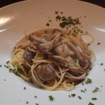 パスタピッコラ - アサリとキノコのオイルソースパスタ