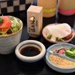 とん唐てん - 生親子丼　桜バージョン(薬味やサラダ)