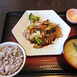 大戸屋 - 豚と野菜の豆鼓炒め定食