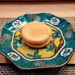 すし処 みや古分店 - あん肝と味噌を練った餡と奈良漬のモナカ