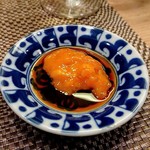 すし処 みや古分店 - 伊勢海老のお造りはウニと温泉玉子の醤油で