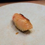 すし処 みや古分店 - イサキには白子を挟んで
