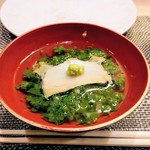 すし処 みや古分店 - 寿司飯とめかぶの出汁ご飯、蒸し鮑とワサビを乗せて