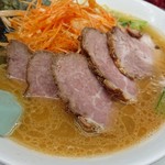 らーめん堂仙台っ子 - 油は多め。そして違和感の黄色。