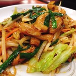 そば処 つる岡 - ホルモンの野菜炒め