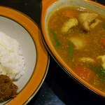 村上カレー店・プルプル - トマトチキンベジタブルカレー。