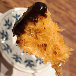 蔵人厨 金鯱 - レンコンの串カツ。味噌ダレをつけて