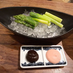 蔵人厨 金鯱 - アスパラサラダ。からい味噌ダレをつけて
