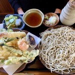蕎麦遊 いしかわ - 十割そば 大盛り1200円
                                天ぷら盛り合わせ550円