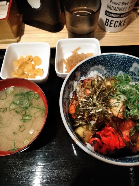 夢ペンギン村 国産鶏専門店 夢ペンギン村 神戸三宮 阪急 鳥料理 食べログ