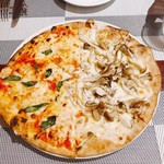 トラットリア・ラ・カパンナ - マルガリータと木の子のハーフ&ハーフ