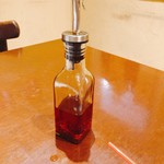 トラットリア・ラ・カパンナ - ピッツァにお好みでかけるオリーブオイル