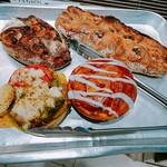 パンやきどころ RIKI - 銀のトレイにとります。こちらは，大きい方のトレイにもりました。