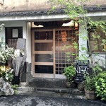 Sushiya Azuma Nikai - 外観：鮨屋と共同の入り口