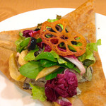 コムデジュルノー - オイルサーディンと焼きナスのサラダ グリュイエール