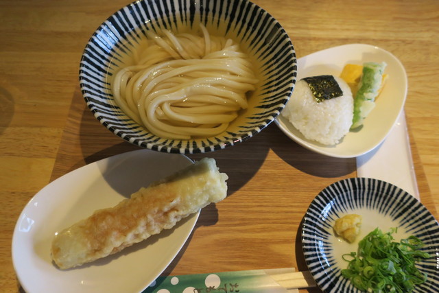 うどん屋 椀白>